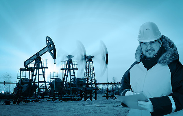 포토 JPG 해외이미지 백인 남자 산업 겨울 노동자 흑백 한명 햇빛 일출 일몰 장비 엔지니어 휘발유 석유 헬멧 발굴 경영자 러시아 화석 연료 가스 펌프 시베리아 조작 해외202004 해외포토 서양인 직업 1 계절 유럽 촬영기법 사람 태양 노을 기술자 보호장비 리더 파일형식 이미지허브