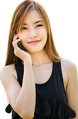 포토 JPG 해외이미지 1 라이프스타일 손 응시 여자 행복 아시아 통신 태국 모바일 갈색머리 말하기 대화 한명 서기 미소 사람 동양인 성인 스마트폰 외침 기쁨 흰색 신선 잡기 자신감 달콤 내추럴 고립 진짜 카피스페이스 해외202004 해외포토 헤어스타일 시선 감정 나라 컬러 모션 표정 인종 생활 신체부위 핸드폰 스마트기기 소리 공백 맛 파일형식 이미지허브