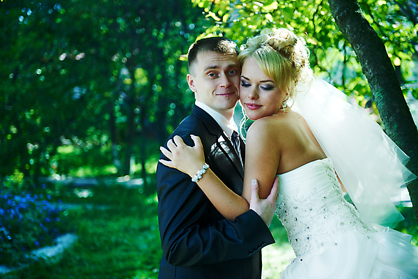 포토 JPG 해외이미지 백인 커플 응시 드레스 여자 남자 꽃 행복 얼굴 꽃다발 결혼 2 밭 관계 포옹 결혼식 남편 함께함 사랑 사람 정장 성인 야외 두명 유행 우주 흰색 축하 잡기 아내 우아함 해외202004 해외포토 서양인 식물 시선 옷 감정 컬러 컨셉 농업 안기 모션 이벤트 신체부위 파일형식 이미지허브