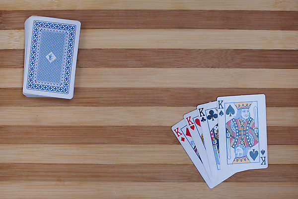 포토 JPG 해외이미지 아이콘 놀이 사람없음 빨간색 검은색 게임 흰색 마음 우승 신용카드 4 도박 왕 심볼 오브젝트 클럽 다이아몬드 포커 승자 해외202004 해외포토 컬러 금융 숫자 최고 트럼프 보석 파일형식 이미지허브