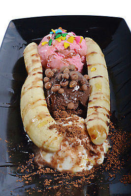 포토 JPG 해외이미지 접시 열매 음식 백그라운드 다이어트 과일 유리 딸기 아이스크림 디저트 바나나 요리 사람없음 빨간색 노란색 식당 초콜릿 냉동 얼음 추위 흰색 대접 신선 체리 사발 달콤 맛 크림 메뉴 국자 상쾌 토핑 시럽 다리찢기 바닐라 셔벗 채찍 해외202004 해외포토 자연요소 식물 식기 감정 컬러 컨셉 모션 재질 주방용품 건강 상점 사기그릇 파일형식 이미지허브