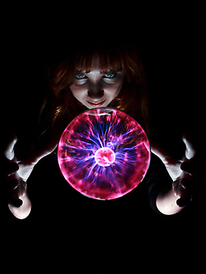 포토 JPG 해외이미지 과학 공 불꽃 조명 한명 빛 보라색 어둠 힘 젖음 에너지 광선 램프 원형 자주색 마녀 기념품 마법 물리학 여의주 해외202004 해외포토 도형 1 교육 컬러 불 사람 오브젝트 물리 파일형식 이미지허브