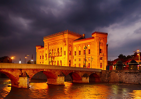 포토 JPG 해외이미지 나무 계절 공원 백그라운드 잎 자연 아침 풍경 사람없음 야외 초록색 물 빛 태양 안개 광선 가을 시골 도서관 야간 숲 속도 대학교 마법 내추럴 보스니아 전국 해외202004 해외포토 주간 자연요소 식물 공공시설 교육 컬러 학교 날씨 생태계 파일형식 이미지허브