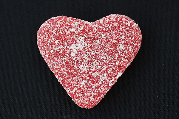 포토 JPG 해외이미지 사람없음 빨간색 과자 하트 대접 달콤 설탕 식용 해외202004 해외포토 모양 컬러 디저트 맛 파일형식 이미지허브