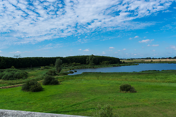 포토 JPG 해외이미지 구름 호수 여행 자연 하늘 낚시 휴가 휴식 거리 수영장 풍경 잔디 사람없음 야외 물 여름 파란색 수영 고요 산책로 시골 배구 벽난로 해외202004 해외포토 자연요소 식물 계절 길 컬러 컨셉 레저 구기 수상스포츠 생태계 파일형식 이미지허브