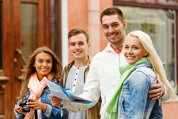포토 JPG 해외이미지 라이프스타일 커플 응시 여자 남자 행복 유럽 여행 지도 휴가 거리 매달리기 사랑 미소 사람 소녀 여러명 야외 친구 여행객 카메라 디지털 봄 우정 탐험 도시 4 그룹 사진사 주말 방문 타운 탐사 해외202004 해외포토 시선 계절 감정 나라 어린이 다수 관계 모션 표정 생활 전자제품 숫자 작가 파일형식 이미지허브