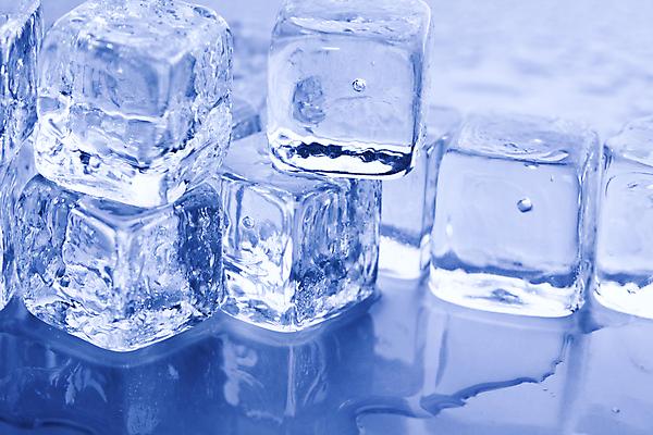 포토 JPG 해외이미지 음료 사람없음 물 파란색 얼음 블록 칵테일 투명 액체 크리스탈 큐브 오브젝트 정사각형 고체 해외202004 해외포토 자연요소 도형 컬러 주류 광석 파일형식 이미지허브