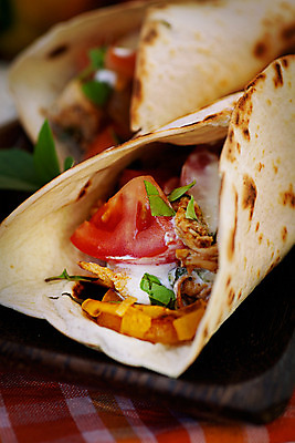 포토 JPG 해외이미지 접시 음식 빵 토마토 채소 재료 고추 오이 패스트푸드 샌드위치 건강 육류 옥수수 요리 사람없음 빨간색 초록색 식당 식사 저녁식사 치킨 샐러드 소고기 덮개 신선 뜨거움 맛 그릴 상추 먹기 가득함 속도 유기농 매움 후추 타코 점심식사 살사댄스 페스츄리 해외202004 해외포토 식기 웰빙 컬러 컨셉 식재료 모션 주방용품 곡류 상점 뚜껑 춤 인스턴트 향신료 닭고기요리 파일형식 이미지허브