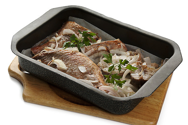 포토 JPG 해외이미지 음식 조각 양파 파슬리 어류 요리 사람없음 목재 식사 굽기 해산물 수목 해외202004 해외포토 나무 채소 재료 수중동물 구이 파일형식 이미지허브