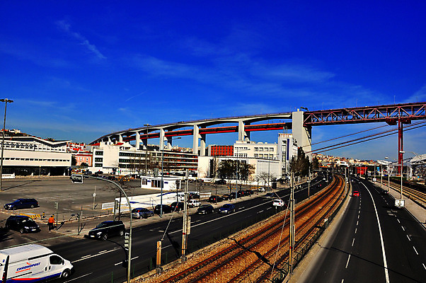 포토 JPG 해외이미지 전통 디자인 유럽 도로 여행 건축양식 교통시설 자동차 거리 파노라마 사람없음 물 금속 기차 도시 역사 황금 큼 철 교차로 진행 리스본 서쪽 옛날 전국 해외202004 해외포토 자연요소 건축 나라 길 육상교통 교통 재질 대중교통 촬영기법 크기 방향 시설 파일형식 이미지허브