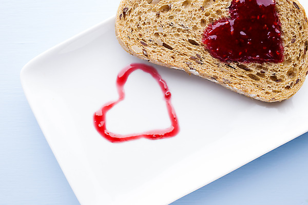 포토 JPG 해외이미지 음식 빵 조각 부분 딸기 샌드위치 사람없음 빨간색 하트 잼 자르기 오브젝트 슬라이스 젤리 버터 점심식사 해외202004 해외포토 모양 컬러 과일 모션 디저트 식사 소스_음식 파일형식 이미지허브