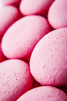 포토 JPG 해외이미지 분홍색 패턴 사람없음 쿠키 달콤 굽기 질감 아몬드 진홍색 마카롱 프랑스어 프로방스 스타일 해외202004 해외포토 문자 컬러 무늬 디저트 빨간색 견과류 맛 구이 파일형식 이미지허브