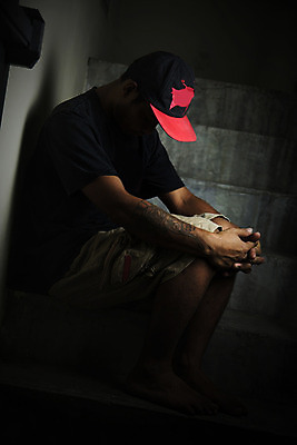 포토 JPG 해외이미지 남자 감정 실루엣 백그라운드 컨셉 생각 비즈니스 스트레스 피곤 그림자 한명 사람 성인 고통 슬픔 분노 표현 비즈니스맨 좌절 고독 불안 걱정 두통 문제 긴장 과부하 숙취 압력 우울증 해외202004 해외포토 1 촬영기법 직장인 질병 파일형식 이미지허브