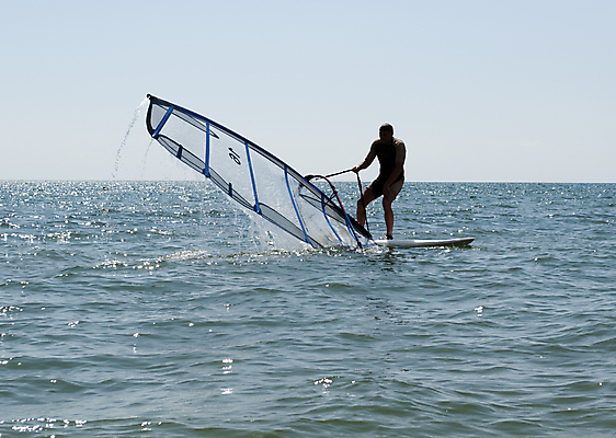포토 JPG 해외이미지 주간 전신 남자 실루엣 스포츠 파도 바다 서기 사람 성인 야외 옆모습 여름 윈드서핑 잡기 서핑 성인남자한명만 해외202004 해외포토 자연요소 계절 뷰포인트 모션 촬영기법 수상스포츠 남자한명만 성인남자만 파일형식 이미지허브