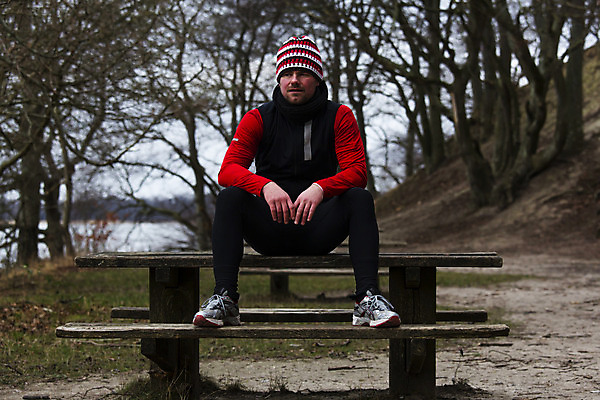 포토 JPG 해외이미지 나무 백인 라이프스타일 웰빙 응시 남자 스포츠 겨울 벤치 청소년 자연 탁자 휴식 건강 덴마크 한명 사람 앉기 성인 야외 빨간색 운동복 달리기 조깅 운동 활발 추위 숲 결심 단절 남자한명만 성인만 그루밍족 해외202004 해외포토 서양인 식물 1 시선 옷 계절 컬러 가구 컨셉 의자 모션 북유럽 생활 뷰티 생태계 남자만 파일형식 이미지허브