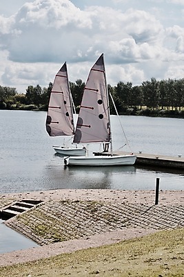 포토 JPG 해외이미지 호수 스포츠 요트 휴식 항해 사람없음 물 여름 항구 보트 고급 해외202004 해외포토 자연요소 계절 컨셉 배_교통 교통시설 파일형식 이미지허브