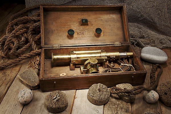 포토 JPG 해외이미지 응시 밧줄 휴가 거리 사람없음 야외 상자 쌍안경 망원경 골동품 관찰 그물 확대 옥상 손목시계 시력 비전 격려 코르크 스파이 옛날 해외202004 해외포토 시선 감정 줄 시계 장신구 모션 파일형식 이미지허브