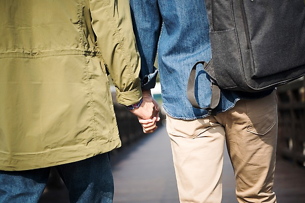 포토 JPG 주간 노년 남자 아들 여행 가족 상반신 성인 야외 두명 뒷모습 30대 걷기 손잡기 한국인 가을 아빠 60대 안동 부자지간 성인남자만 안동호 월영교 국내포토 자연요소 계절 호수 뷰포인트 관계 모션 사람 동양인 장년 다리_건축물 경상북도 남자만 성인만 파일형식