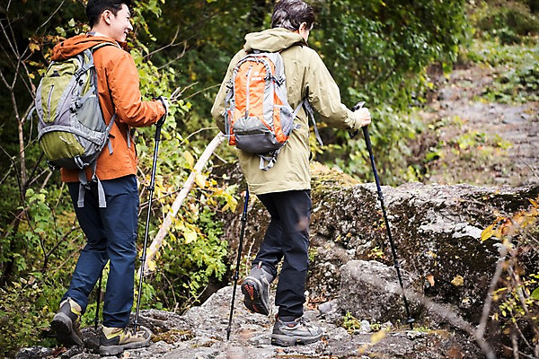 포토 JPG 주간 전신 나무 응시 노년 남자 아들 여행 단풍 가족 산 성인 야외 두명 뒷모습 30대 걷기 등산 한국인 가을 바위 아빠 60대 숲 등산복 산행 안동 부자지간 성인남자만 청량산 국내포토 자연요소 식물 시선 옷 계절 뷰포인트 잎 관계 모션 사람 동양인 장년 트래킹 돌_바위 경상북도 남자만 성인만 파일형식