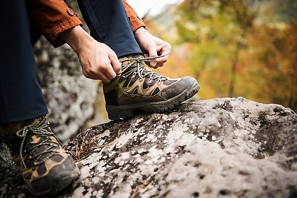 포토 JPG 주간 나무 손 남자 신발 산 한명 성인 야외 아웃포커스 신체부위 30대 등산 한국인 하반신 가을 바위 다리 등산복 산행 신발끈 신발끈묶기 안동 성인남자한명만 청량산 국내포토 자연요소 식물 1 옷 계절 촬영기법 사람 동양인 장년 트래킹 돌_바위 경상북도 묶기 남자한명만 성인남자만 파일형식