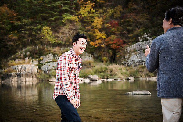 포토 JPG 주간 응시 노년 남자 아들 여행 가족 낚시 서기 웃음 상반신 성인 야외 두명 옆모습 뒷모습 아웃포커스 30대 강 한국인 가을 아빠 60대 즐거움 낙동강 안동 부자지간 성인남자만 국내포토 자연요소 시선 계절 감정 뷰포인트 관계 모션 레저 촬영기법 표정 사람 동양인 장년 경상북도 남자만 성인만 파일형식 구미