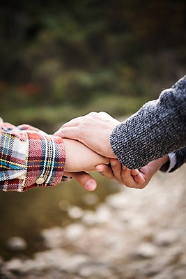 포토 JPG 주간 손 노년 남자 아들 가족 상반신 성인 야외 두명 신체부위 30대 강 손잡기 다정 한국인 가을 아빠 60대 낙동강 안동 부자지간 성인남자만 국내포토 자연요소 계절 컨셉 관계 모션 사람 동양인 장년 경상북도 남자만 성인만 파일형식 구미