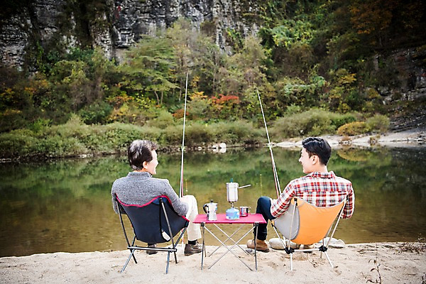 포토 JPG 주간 전신 노년 남자 아들 여유 여행 가족 낚시 앉기 성인 야외 두명 뒷모습 30대 강 한국인 가을 아빠 60대 낙동강 안동 부자지간 성인남자만 국내포토 자연요소 계절 감정 뷰포인트 관계 모션 레저 사람 동양인 장년 경상북도 남자만 성인만 파일형식 구미