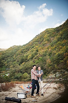 포토 JPG 주간 전신 응시 노년 남자 아들 여행 가족 하늘 낚시 서기 웃음 들기 성인 야외 두명 앞모습 옆모습 30대 강 다정 놀람 한국인 가을 낚시용품 아빠 낚싯대 60대 낙동강 안동 부자지간 성인남자만 국내포토 자연요소 시선 계절 감정 뷰포인트 컨셉 관계 모션 레저 표정 사람 동양인 장년 경상북도 남자만 성인만 파일형식 구미