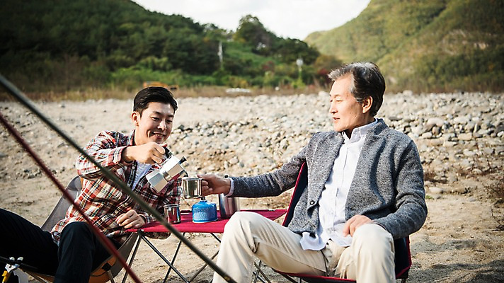 포토 JPG 주간 응시 노년 남자 아들 여유 커피 여행 가족 낚시 미소 앉기 상반신 성인 야외 두명 앞모습 30대 강 다정 한국인 가을 아빠 낚싯대 60대 낙동강 안동 부자지간 성인남자만 국내포토 자연요소 시선 계절 감정 음료 뷰포인트 컨셉 관계 모션 레저 표정 사람 동양인 장년 낚시용품 경상북도 남자만 성인만 파일형식 구미