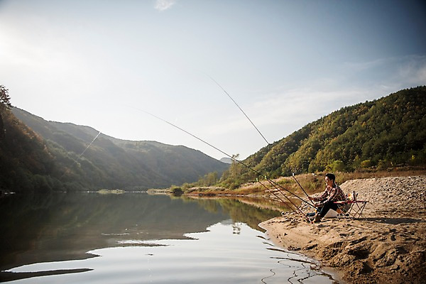 포토 JPG 주간 전신 남자 여유 여행 낚시 한명 앉기 성인 야외 옆모습 30대 강 한국인 가을 낚싯대 낙동강 안동 성인남자한명만 국내포토 자연요소 1 계절 감정 뷰포인트 모션 레저 사람 동양인 장년 낚시용품 경상북도 남자한명만 성인남자만 파일형식 구미