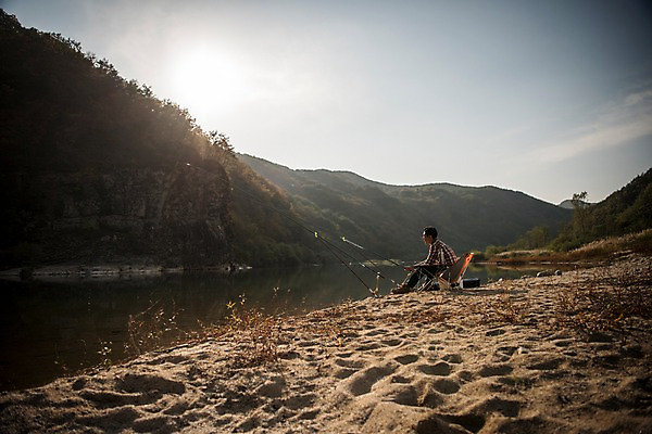 포토 JPG 주간 전신 응시 남자 여유 모래 여행 낚시 한명 성인 야외 옆모습 30대 강 한국인 가을 낚싯대 낙동강 안동 성인남자한명만 국내포토 자연요소 1 시선 계절 감정 뷰포인트 레저 사람 동양인 장년 낚시용품 경상북도 남자한명만 성인남자만 파일형식 구미
