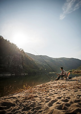 포토 JPG 주간 전신 남자 여유 여행 낚시 한명 앉기 성인 야외 옆모습 30대 강 한국인 가을 낚싯대 낙동강 안동 성인남자한명만 국내포토 자연요소 1 계절 감정 뷰포인트 모션 레저 사람 동양인 장년 낚시용품 경상북도 남자한명만 성인남자만 파일형식 구미