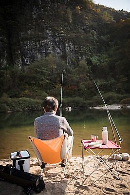 포토 JPG 주간 전신 노년 남자 여유 여행 낚시 한명 앉기 야외 뒷모습 강 한국인 가을 낚싯대 60대 낙동강 안동 노인남자한명만 국내포토 자연요소 1 계절 감정 뷰포인트 모션 레저 사람 동양인 성인 낚시용품 경상북도 남자한명만 노인남자만 파일형식 구미