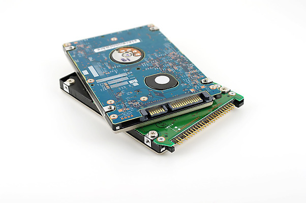 포토 JPG 해외이미지 산업 컨셉 통신 사람없음 초록색 파란색 노트북 전자제품 컴퓨터 반사 상점 금속 검은색 공책 자료 거울 운전 정보 흰색 원형 닫기 읽기 묘사 오브젝트 파일 슛 시스템 수납 모터 고립 철강 하드웨어 해외202004 해외포토 도형 컬러 모션 재질 문구용품 파일형식 이미지허브