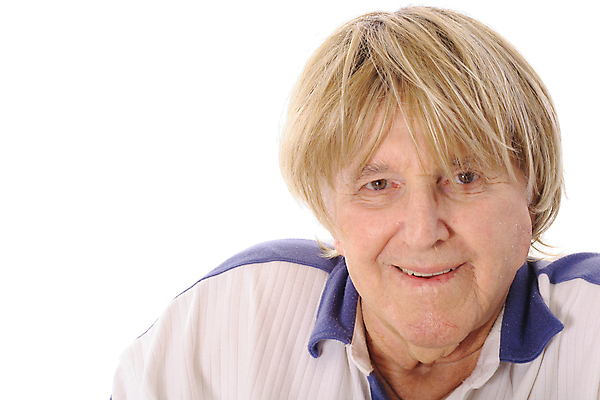 포토 JPG 해외이미지 할아버지 남자 행복 관계 남편 건강 사랑 한명 미소 웃음 사람 성인 유행 고통 흰색 유머 시원함 엉덩이 은퇴 가발 고립 옛날 헬프 스타일 해외202004 해외포토 1 노년 감정 컬러 표정 신체부위 도움 파일형식 이미지허브