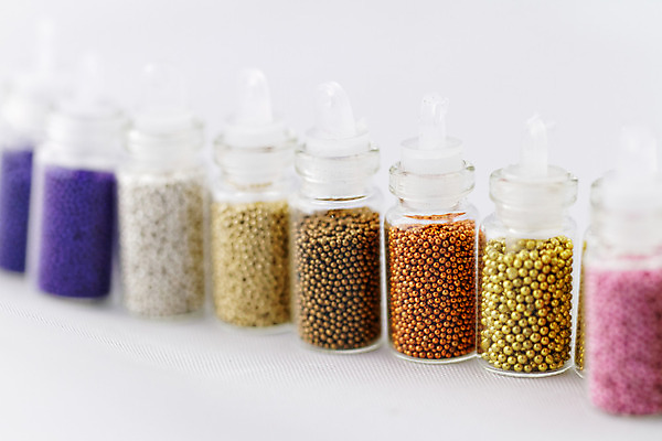 포토 JPG 해외이미지 분홍색 백그라운드 유리 사람없음 장식 빛 반짝임 반사 갈색 노란색 유행 보라색 페인트 화장품 흐름 흰색 붓 못 화려 황금 닫기 떨어짐 정상 컨테이너 손톱관리 만들기 광택 고립 니스 해외202004 해외포토 산업 컬러 컨셉 모션 재질 뷰티 공구 네일아트 파일형식 이미지허브