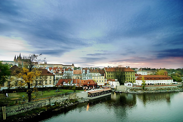 포토 JPG 해외이미지 구름 실루엣 유럽 호수 건축양식 자연 하늘 창조 미술 풍경 사람없음 건물 물 빛 강 도시풍경 태양 반사 여행객 일출 일몰 흐름 수확 골동품 도시 성 중앙 야간 저녁 언덕 체코 프라하 마법 타운 공화국 보헤미아 옛날 해외202004 해외포토 자연요소 건축물 건축 나라 컨셉 농업 문화예술 촬영기법 사람 노을 생태계 파일형식 이미지허브