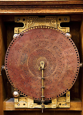 포토 JPG 해외이미지 음악 바람 사람없음 상자 금속 기구 황금 기어 놋쇠 뮤지컬 해외202004 해외포토 자연요소 재질 날씨 문화예술 파일형식 이미지허브