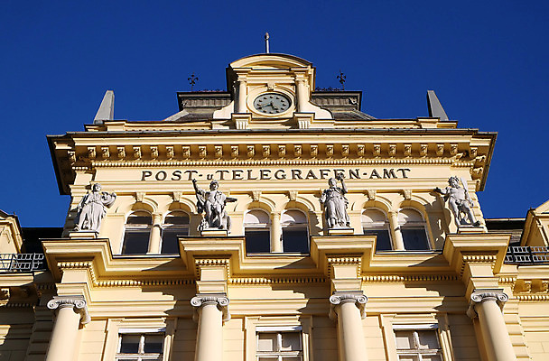 포토 JPG 해외이미지 외관 유럽 조각 건축양식 미술 사람없음 건물 조각상 숫자 오스트리아 클래식 알프스 해외202004 해외포토 문자 건축물 건축 나라 컨셉 문화예술 조형물 파일형식 이미지허브