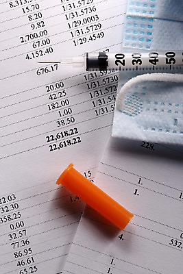 포토 JPG 해외이미지 계절 종이 컨셉 돈 비즈니스 탁자 건강 병원 주사기 가면 사람없음 치료 금융 빛 숫자 약 기구 수술 계산 계획 질병 서식 문서 법 주사약 수익 계좌 돌봄 수입 예산 환불 목차 비용 해외202004 해외포토 문자 가구 의학 의료기기 모션 경제 재산 파일형식 이미지허브