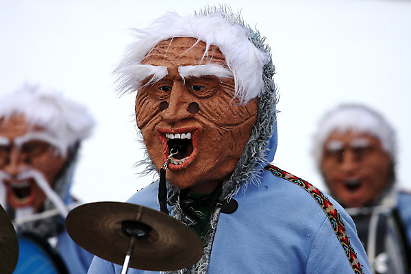 포토 JPG 해외이미지 전통 드레스 남자 안경 얼굴 음악 오렌지 가면 미술 사람없음 빨간색 파란색 컬러풀 유행 축제 희망 기쁨 회색 흰색 축하 극장 신분 가면무도회 숨기 옛날 해외202004 해외포토 잡화 옷 감정 컬러 컨셉 과일 모션 문화예술 사람 신체부위 무도회 파일형식 이미지허브