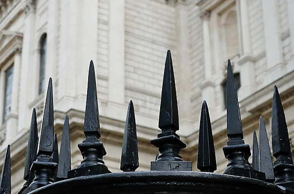 포토 JPG 해외이미지 백그라운드 난간 사람없음 야외 장식 가로 울타리 금속 검은색 수확 골동품 도시 철 묘사 보안 날카로움 옛날 철책 해외202004 해외포토 컬러 농업 재질 안전 담장 파일형식 이미지허브