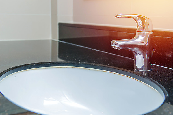 포토 JPG 해외이미지 디자인 산업 음료 컨셉 자연 추상 주택 건강 사람없음 내부 물 빛 달리기 금속 젖음 흐름 에너지 추위 욕실 흰색 신선 오픈 액체 떨어짐 싱크대 사인 수도꼭지 화장실 돌봄 공급 해외202004 해외포토 자연요소 컬러 무늬 모션 재질 건물 개수대 생태계 파일형식 이미지허브