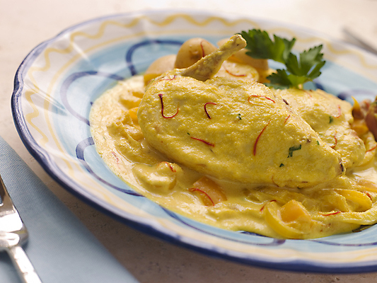 포토 JPG 해외이미지 접시 음식 실내 요리 사람없음 내부 가로 식사 치킨 견과류 가슴 크림 향신료 코코넛 아몬드 레시피 메인요리 사프란 스페인어 해외202004 해외포토 식기 과일 신체부위 닭고기요리 향미료 파일형식 이미지허브