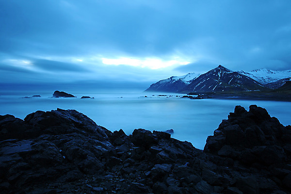 포토 JPG 해외이미지 구름 유럽 파도 바다 섬 여행 백그라운드 자연 하늘 날씨 산 아이슬란드 풍경 사람없음 물 파란색 빛 환경 어둠 힘 회색 추위 위험 큼 북극 빙하 화산 폭풍 북쪽 내추럴 재앙 폭풍우 수평선 해외202004 해외포토 자연요소 나라 컬러 컨셉 비_날씨 크기 자연재해 극지방 방향 생태계 파일형식 이미지허브