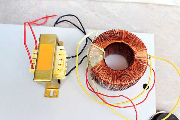 포토 JPG 해외이미지 산업 백그라운드 부분 추상 사람없음 빨간색 전자제품 금속 힘 에너지 덮개 흰색 반지 오픈 몸무게 철 묘사 전자 철사 실타래 공학 최초 단계 감싸기 고립 굴곡 땅바닥 변압기 전압 하드웨어 공급 해외202004 해외포토 교육 컬러 무늬 장신구 모션 재질 바닥 컴퓨터 뚜껑 파일형식 이미지허브