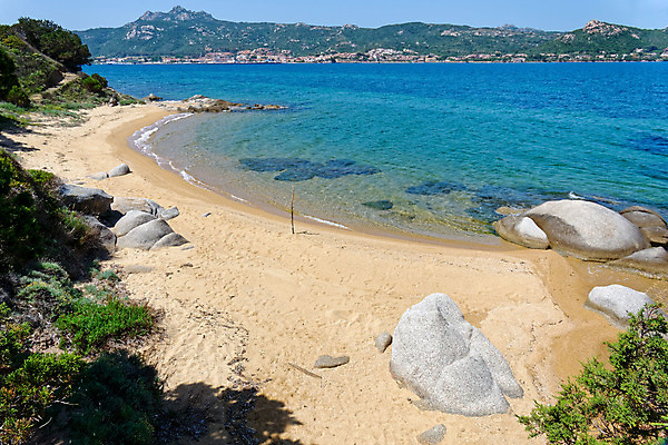 포토 JPG 해외이미지 유럽 모래 파도 바다 섬 여행 자연 휴가 풍경 해변 사람없음 야외 물 파란색 모래사장 햇빛 노란색 봄 이탈리아 바위 만 지중해 암초 내추럴 터키석 파라다이스 해외202004 해외포토 자연요소 계절 나라 컬러 태양 돌_바위 보석 생태계 파일형식 이미지허브