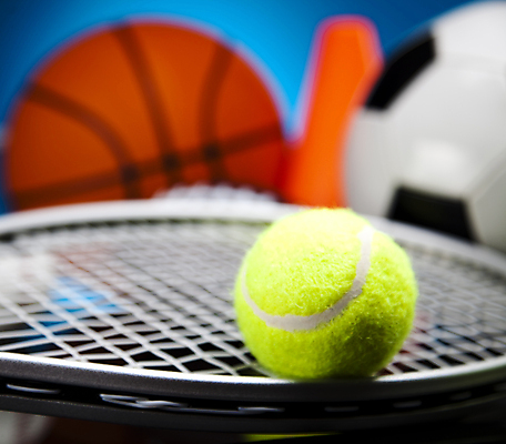 포토 JPG 해외이미지 축구공 농구공 실내 근접촬영 사람없음 아웃포커스 테니스 테니스라켓 테니스용품 테니스공 파란배경 해외202004 해외포토 스포츠용품 뷰포인트 백그라운드 공 축구용품 농구 촬영기법 내부 파란색 구기 라켓 파일형식 이미지허브