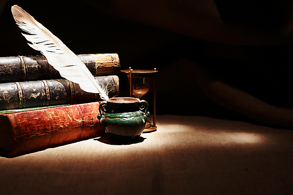 포토 JPG 해외이미지 라이프스타일 교육 과학 백그라운드 실내 창조 그림자 미술 사람없음 책 독서 펜 어둠 장비 수확 골동품 덮개 기록 시간 중세 역사 재산 우아함 닫기 야간 저녁 수집 작가 모래시계 복고 과거 문학 작업도구 깃털펜 놋쇠 옛날 정물화 스타일 해외202004 해외포토 자연요소 직업 모래 시계 컨셉 농업 모션 문화예술 내부 생활 금융 필기구 뚜껑 도구 그림 파일형식 이미지허브