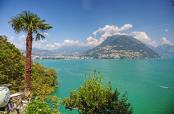포토 JPG 해외이미지 나무 구름 유럽 길 호수 여행 백그라운드 자연 하늘 산 파노라마 풍경 사람없음 초록색 물 여름 파란색 태양 반사 마을 계곡 맑음 침묵 활발 시골 숲 스위스 휴양지 빙하 알프스 장면 지역 천국 절정 해외202004 해외포토 자연요소 식물 계절 나라 컬러 컨셉 날씨 촬영기법 소리 장소 생태계 파일형식 이미지허브